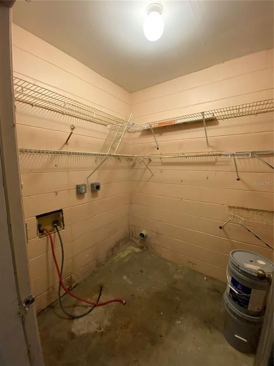 Active With Contract: $1,675 (4 beds, 2 baths, 1575 Square Feet)