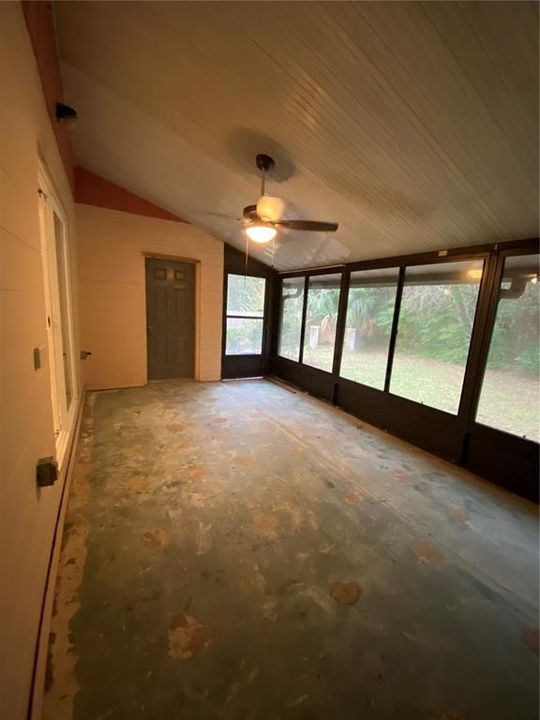 Active With Contract: $1,675 (4 beds, 2 baths, 1575 Square Feet)