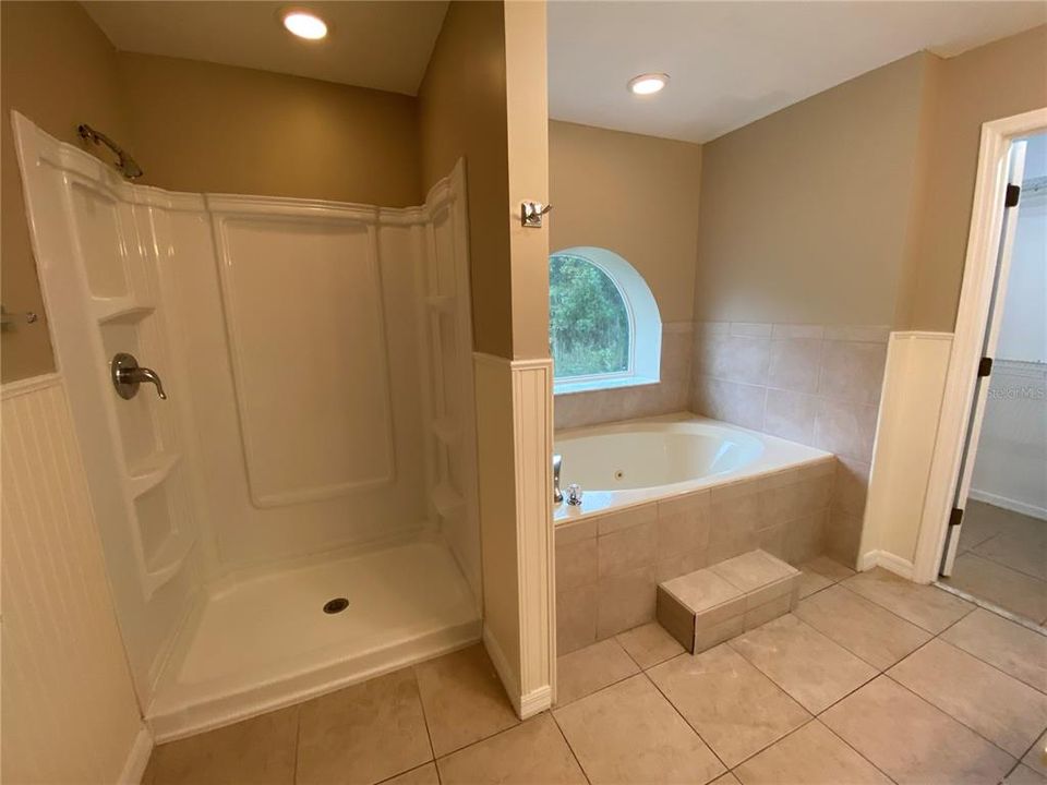 Active With Contract: $1,675 (4 beds, 2 baths, 1575 Square Feet)