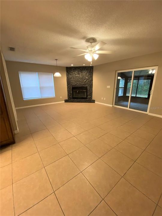 Active With Contract: $1,675 (4 beds, 2 baths, 1575 Square Feet)