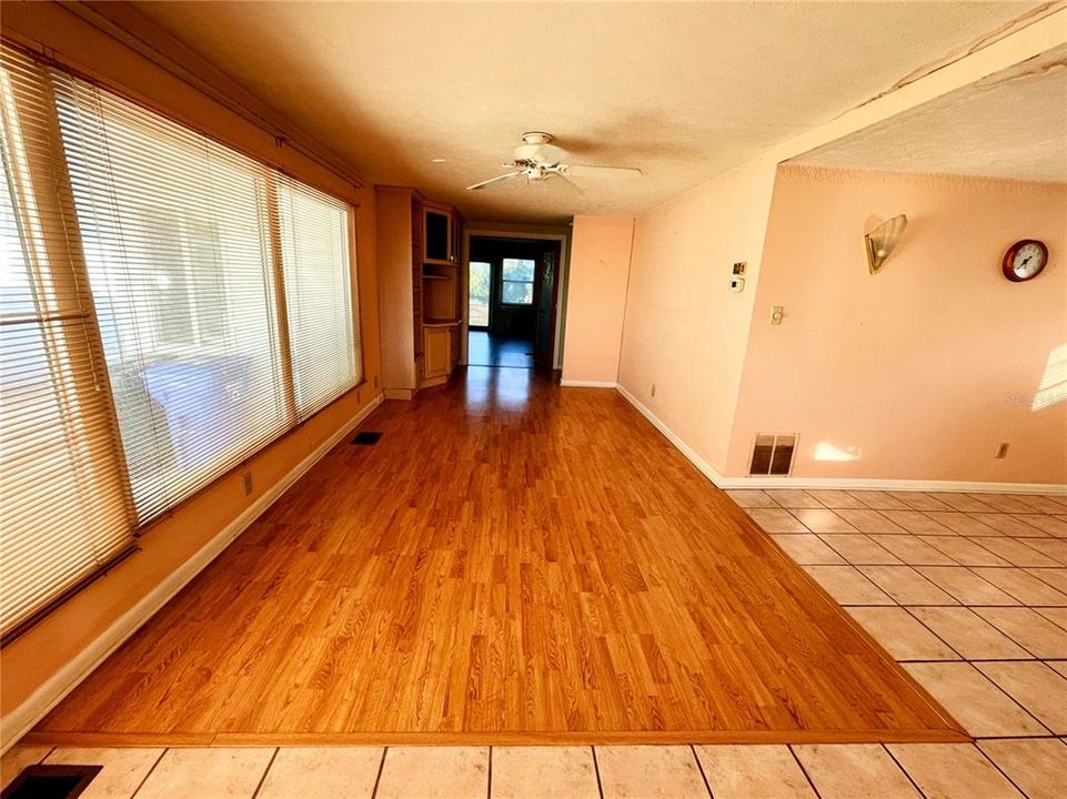 待售: $209,000 (2 贝兹, 2 浴室, 1192 平方英尺)