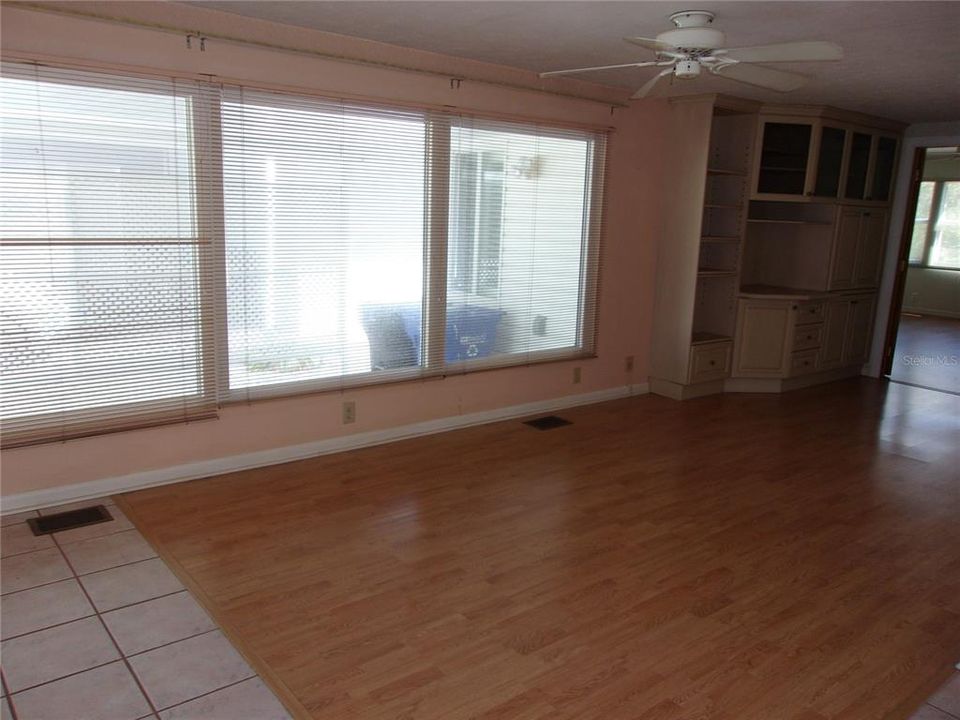 待售: $209,000 (2 贝兹, 2 浴室, 1192 平方英尺)