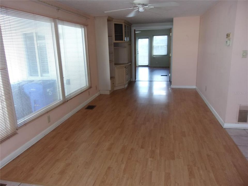 待售: $209,000 (2 贝兹, 2 浴室, 1192 平方英尺)