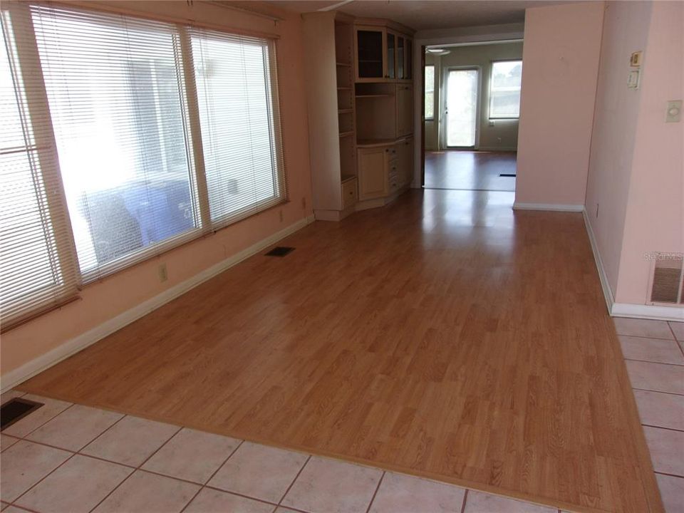 待售: $209,000 (2 贝兹, 2 浴室, 1192 平方英尺)