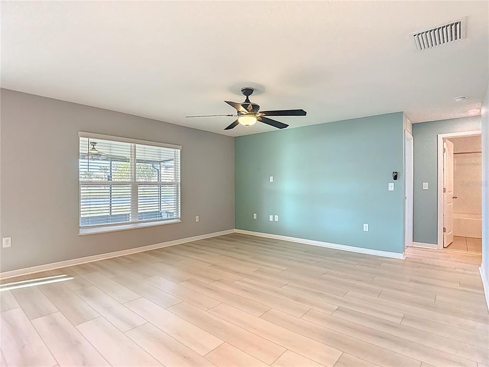 For Sale: $384,900 (5 beds, 3 baths, 2605 Square Feet)