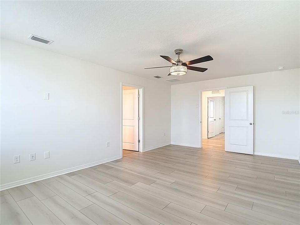 For Sale: $384,900 (5 beds, 3 baths, 2605 Square Feet)