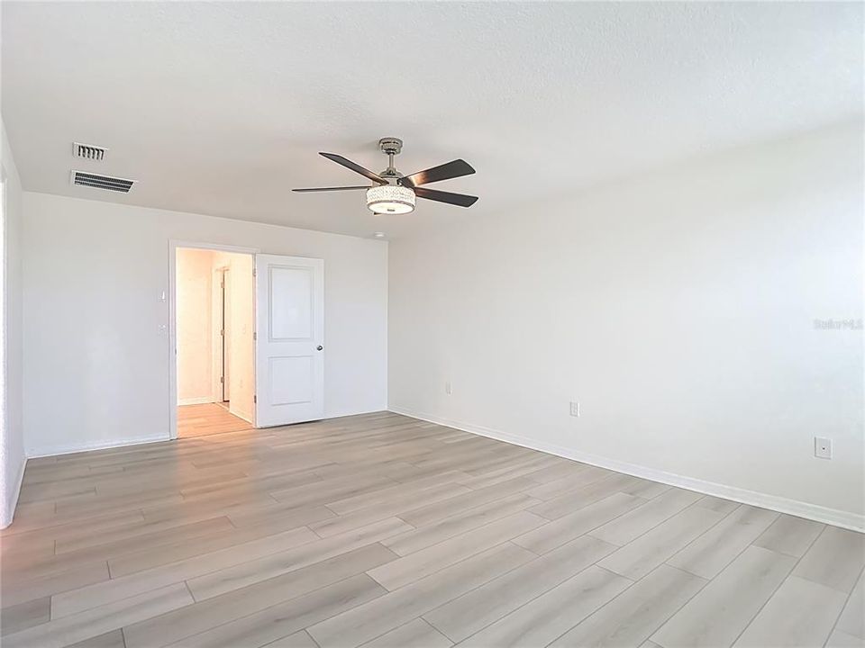 For Sale: $384,900 (5 beds, 3 baths, 2605 Square Feet)