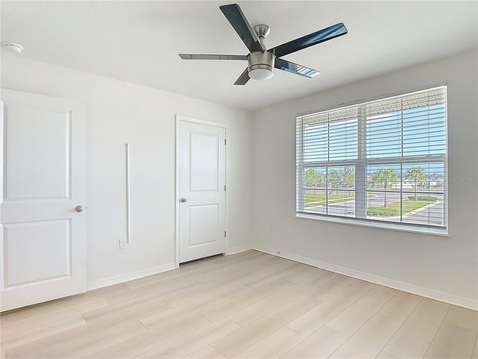 For Sale: $384,900 (5 beds, 3 baths, 2605 Square Feet)