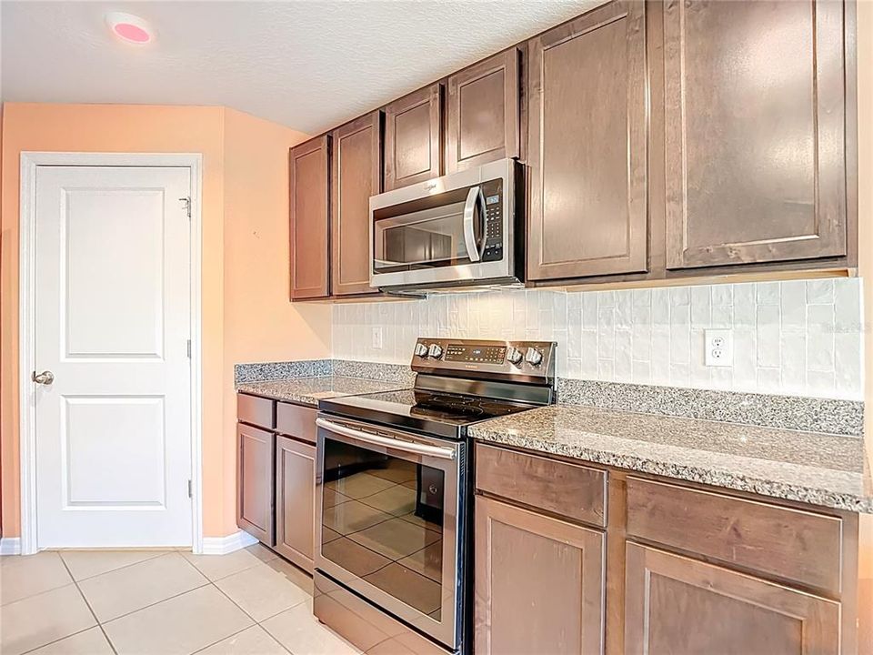 For Sale: $384,900 (5 beds, 3 baths, 2605 Square Feet)