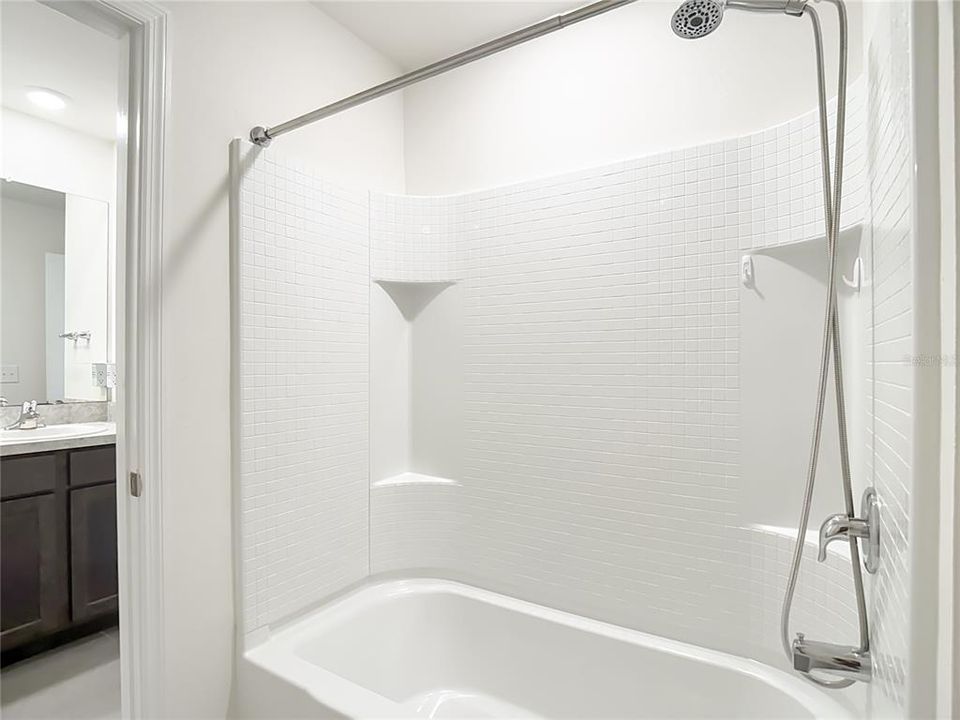 For Sale: $384,900 (5 beds, 3 baths, 2605 Square Feet)