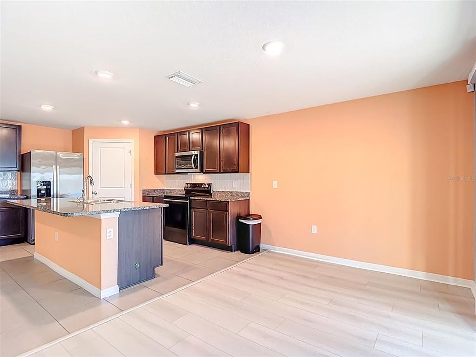 For Sale: $384,900 (5 beds, 3 baths, 2605 Square Feet)