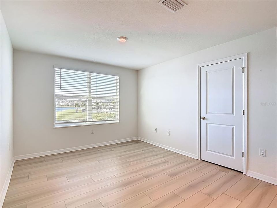 For Sale: $384,900 (5 beds, 3 baths, 2605 Square Feet)