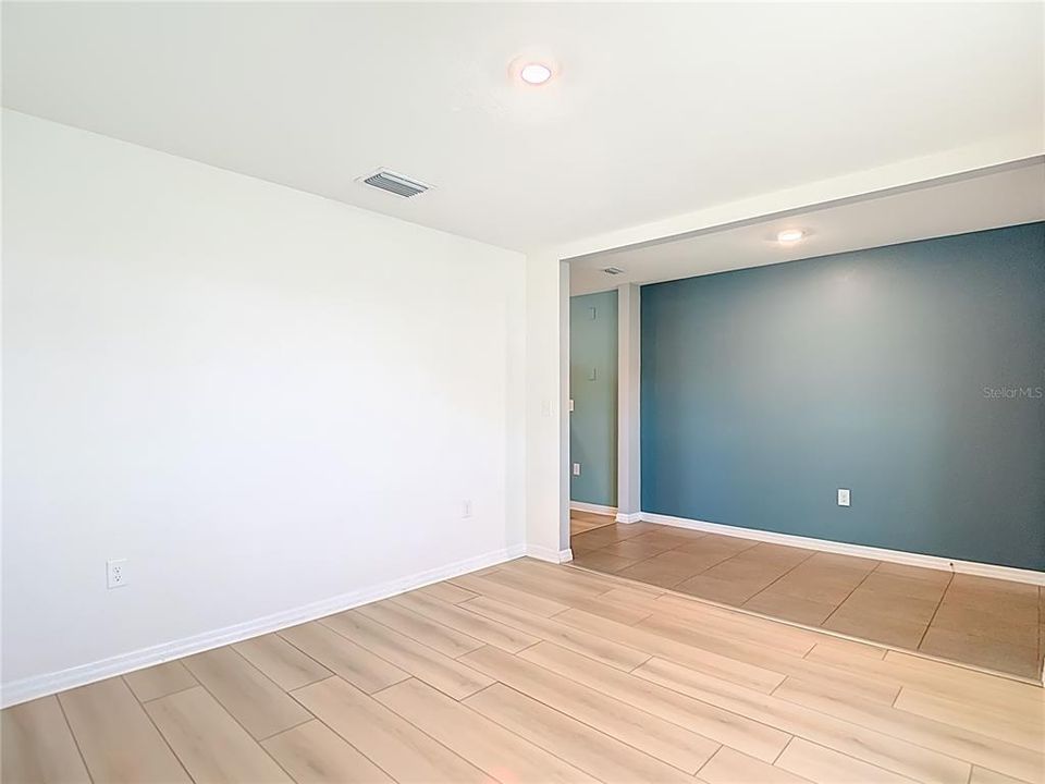 For Sale: $384,900 (5 beds, 3 baths, 2605 Square Feet)