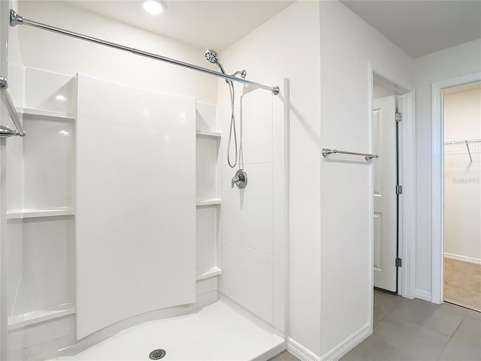 For Sale: $384,900 (5 beds, 3 baths, 2605 Square Feet)