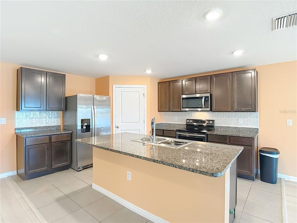 For Sale: $384,900 (5 beds, 3 baths, 2605 Square Feet)