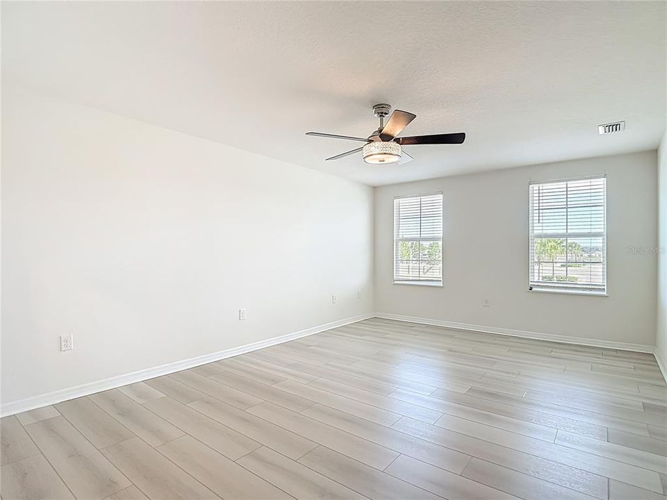 For Sale: $384,900 (5 beds, 3 baths, 2605 Square Feet)