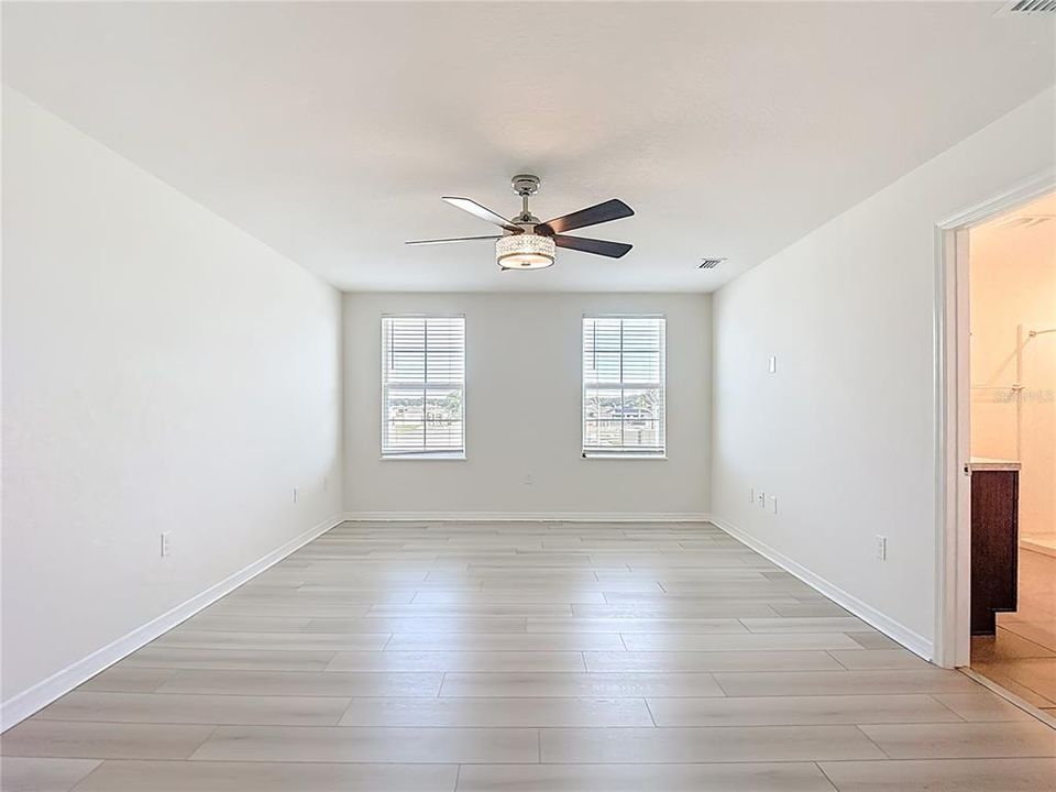 For Sale: $384,900 (5 beds, 3 baths, 2605 Square Feet)