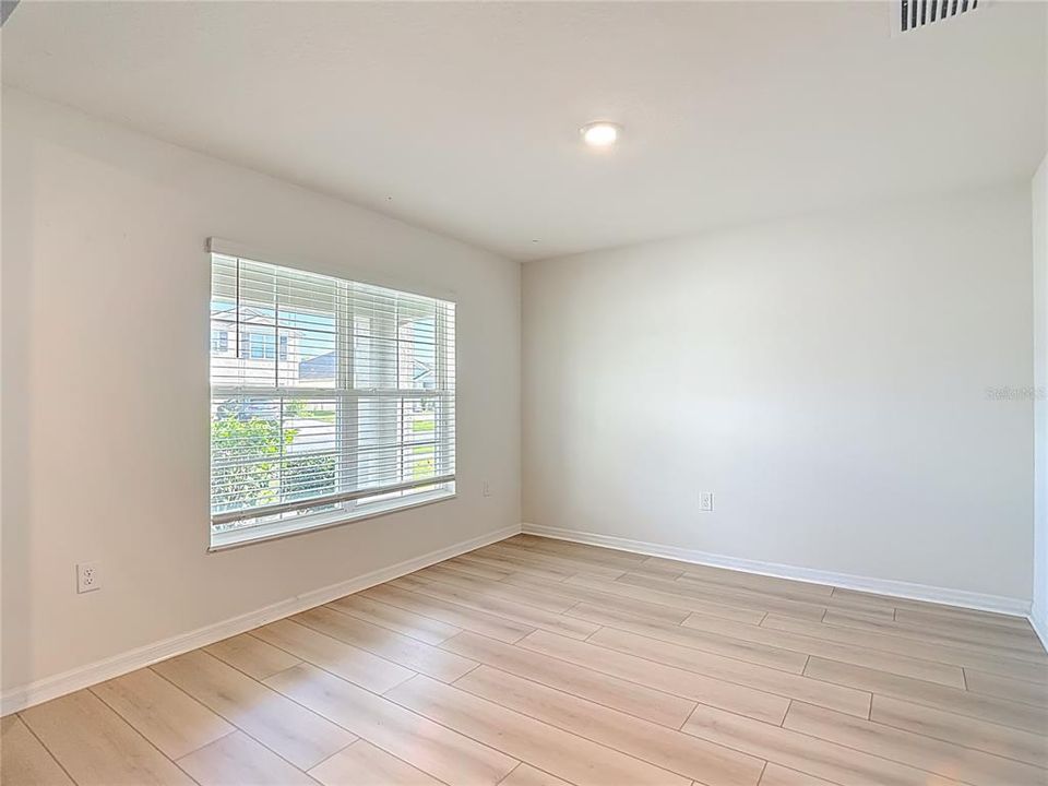 For Sale: $384,900 (5 beds, 3 baths, 2605 Square Feet)