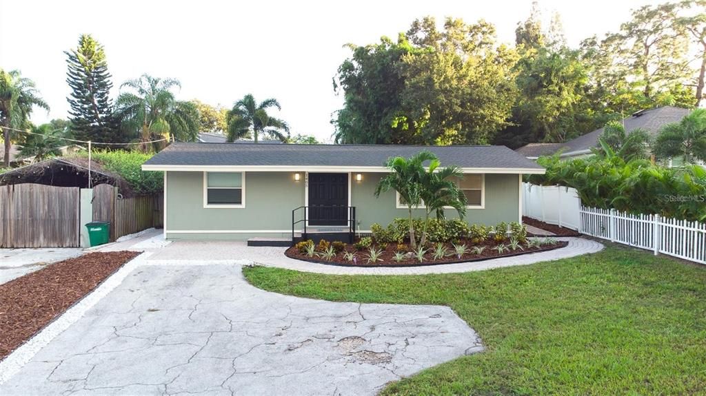 Recently Rented: $3,000 (3 beds, 2 baths, 1466 Square Feet)