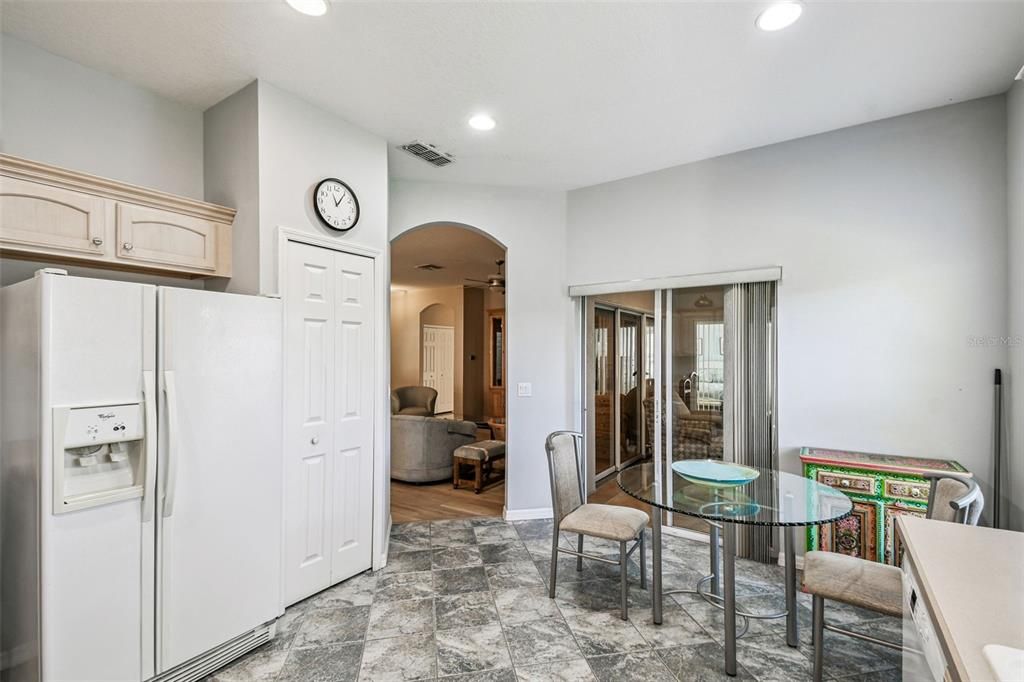 На продажу: $305,000 (2 спален, 2 ванн, 1840 Квадратных фут)