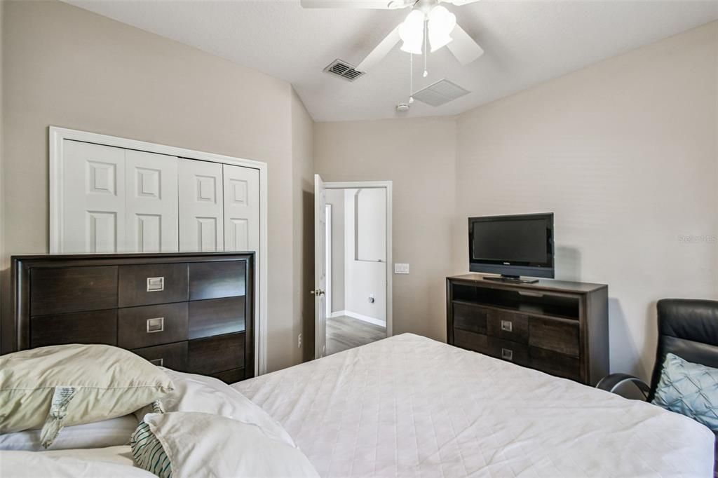 На продажу: $305,000 (2 спален, 2 ванн, 1840 Квадратных фут)