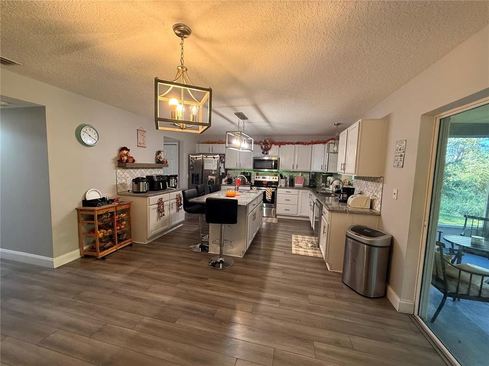 En Venta: $425,000 (4 camas, 3 baños, 3124 Pies cuadrados)