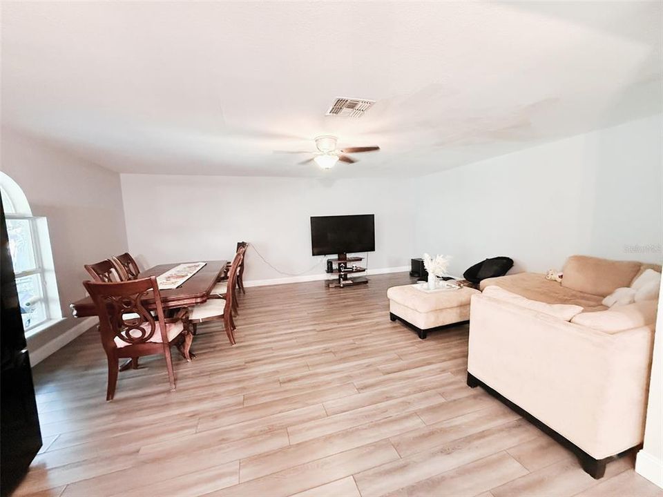 En Venta: $425,000 (4 camas, 3 baños, 3124 Pies cuadrados)