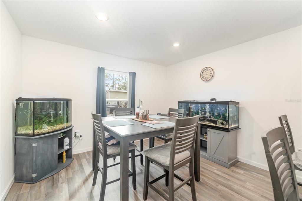 For Sale: $275,000 (3 beds, 2 baths, 1477 Square Feet)