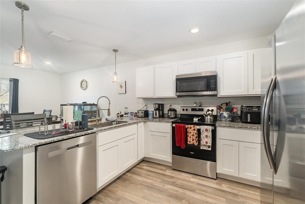 For Sale: $275,000 (3 beds, 2 baths, 1477 Square Feet)