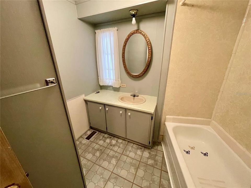 Activo con contrato: $69,900 (2 camas, 2 baños, 1344 Pies cuadrados)