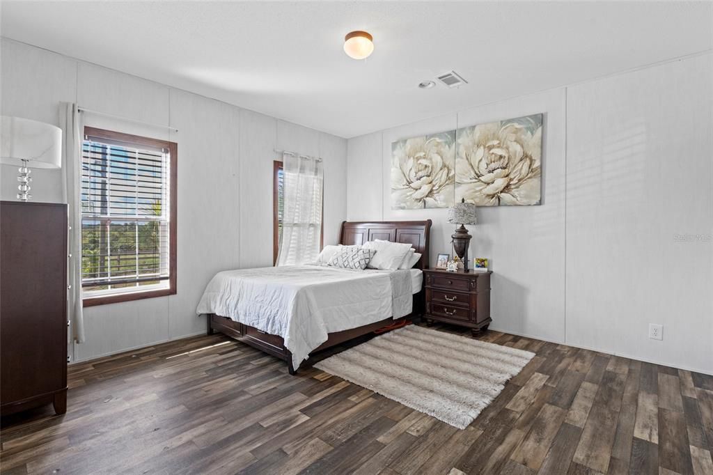 На продажу: $295,900 (3 спален, 2 ванн, 1661 Квадратных фут)