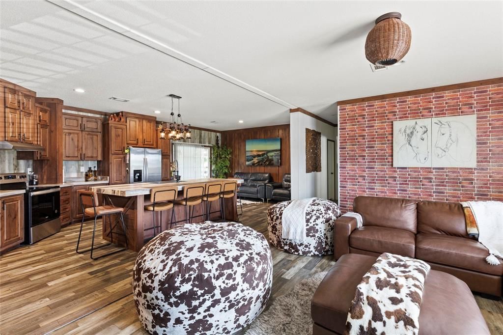 На продажу: $295,900 (3 спален, 2 ванн, 1661 Квадратных фут)