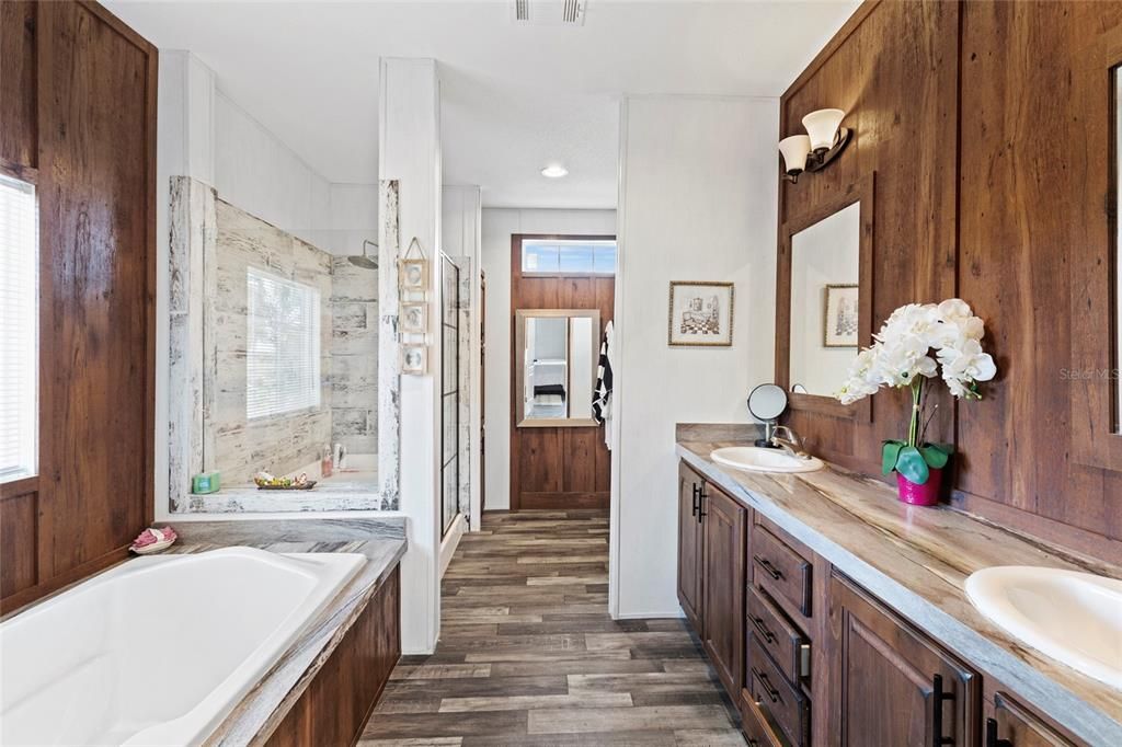 На продажу: $295,900 (3 спален, 2 ванн, 1661 Квадратных фут)