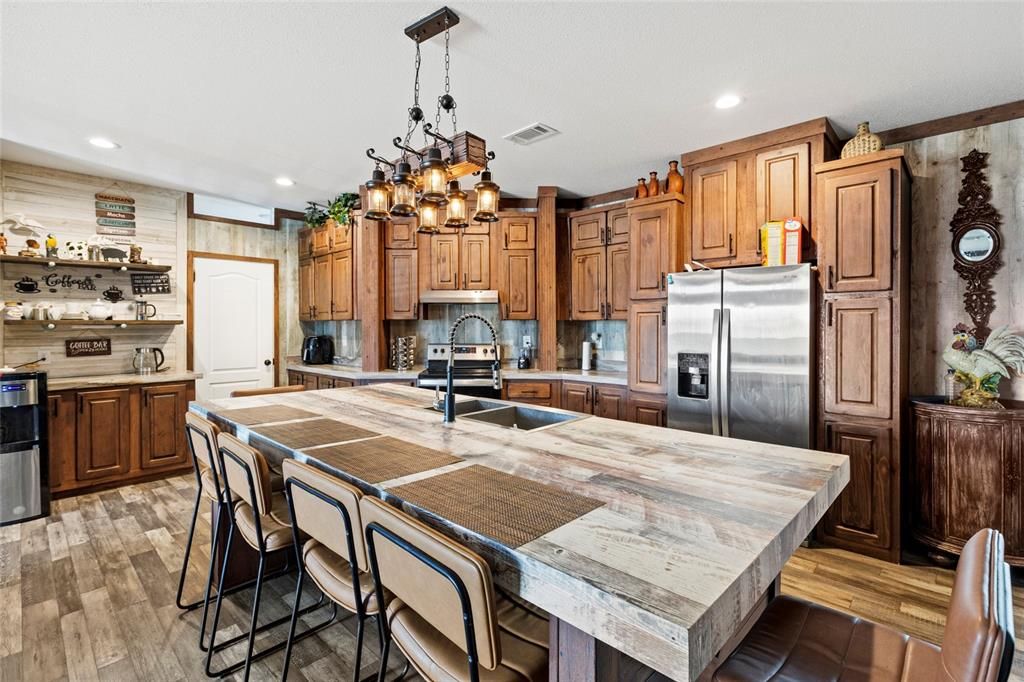 На продажу: $295,900 (3 спален, 2 ванн, 1661 Квадратных фут)