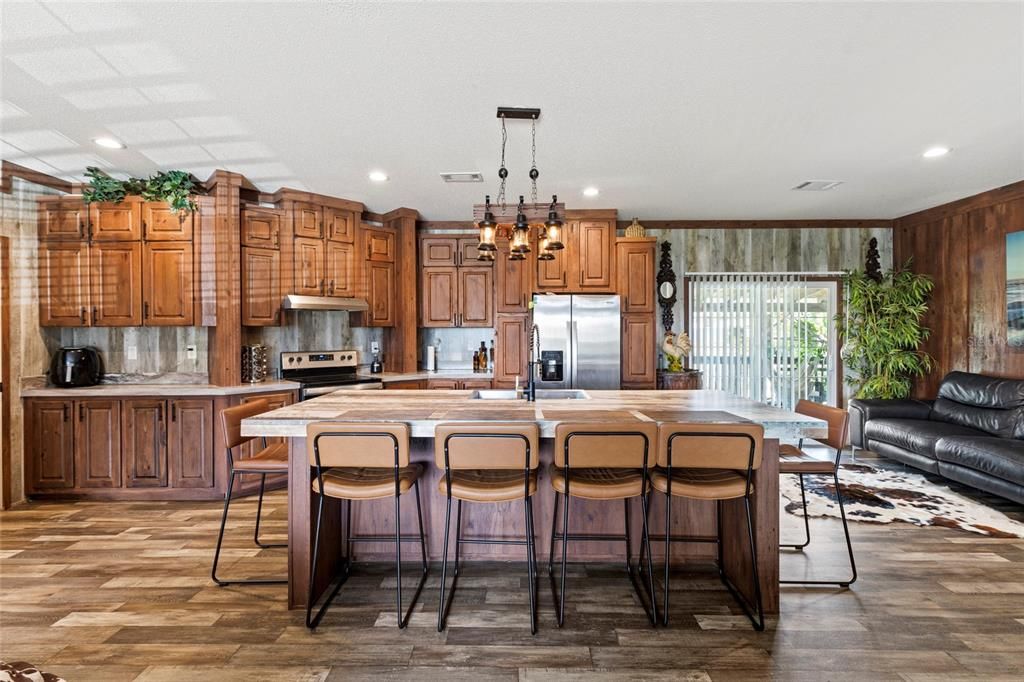 На продажу: $295,900 (3 спален, 2 ванн, 1661 Квадратных фут)