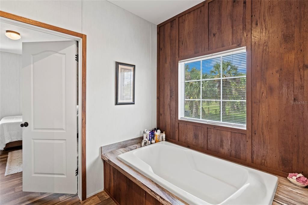 На продажу: $295,900 (3 спален, 2 ванн, 1661 Квадратных фут)