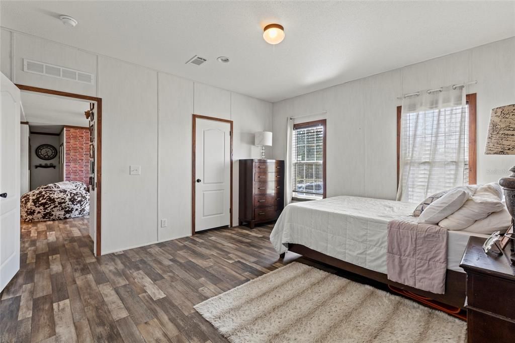 На продажу: $295,900 (3 спален, 2 ванн, 1661 Квадратных фут)