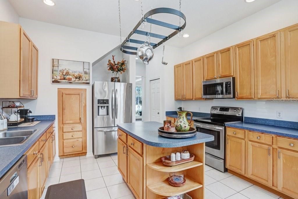 待售: $1,175,000 (5 贝兹, 4 浴室, 3695 平方英尺)