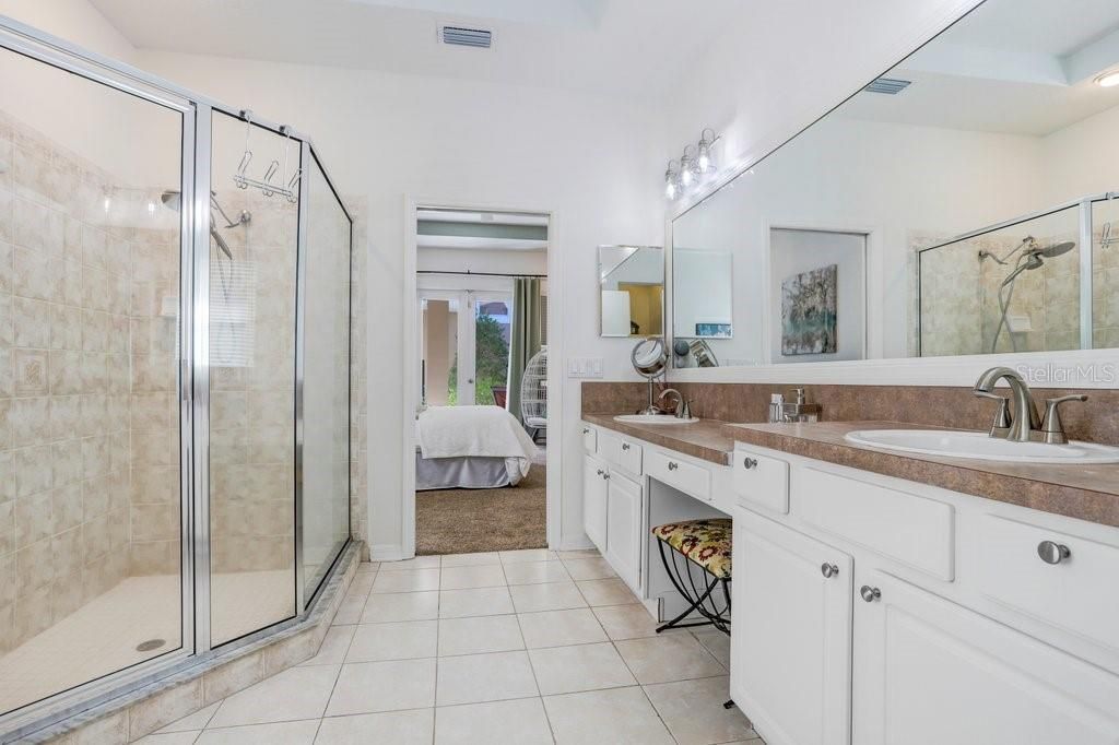 待售: $1,175,000 (5 贝兹, 4 浴室, 3695 平方英尺)