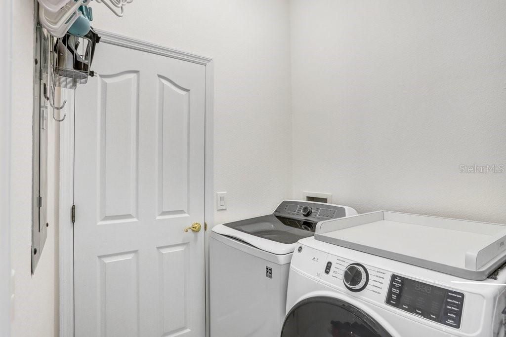 待售: $1,175,000 (5 贝兹, 4 浴室, 3695 平方英尺)