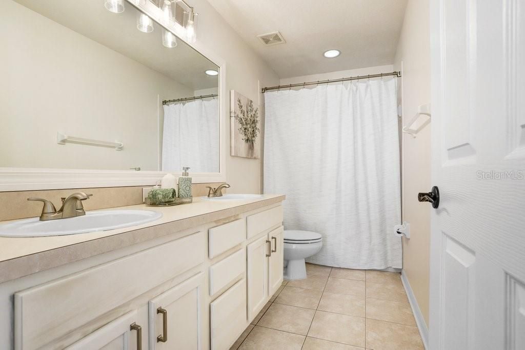 待售: $1,175,000 (5 贝兹, 4 浴室, 3695 平方英尺)