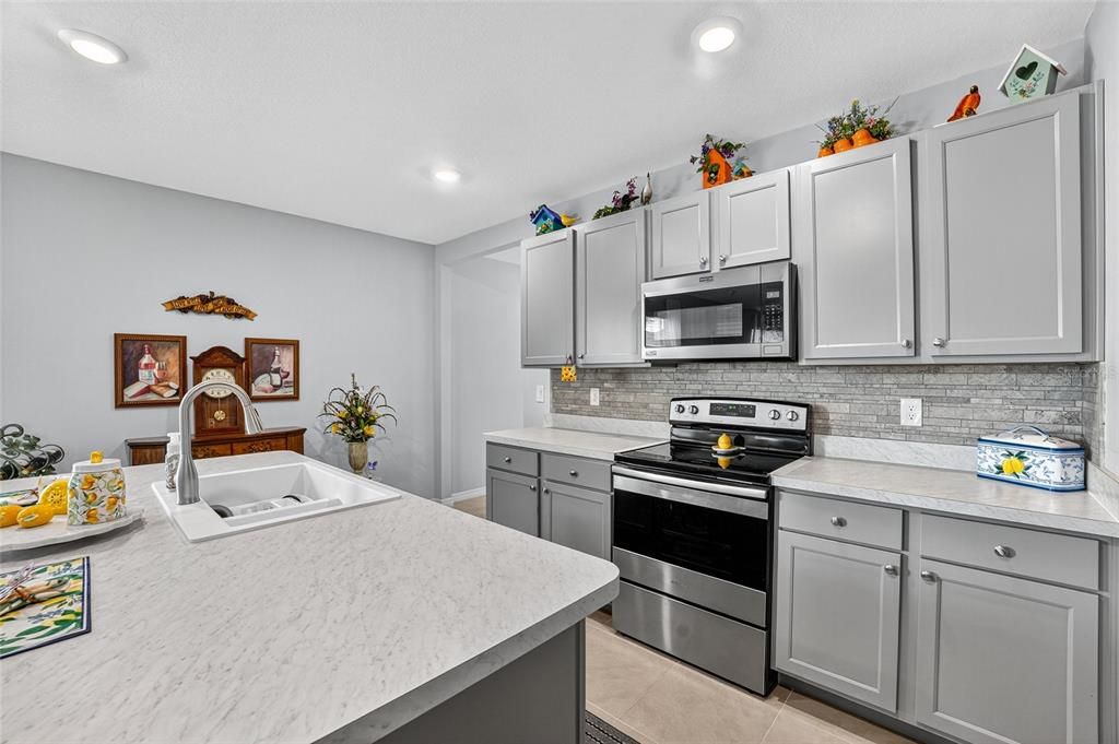 Activo con contrato: $315,000 (3 camas, 2 baños, 1606 Pies cuadrados)