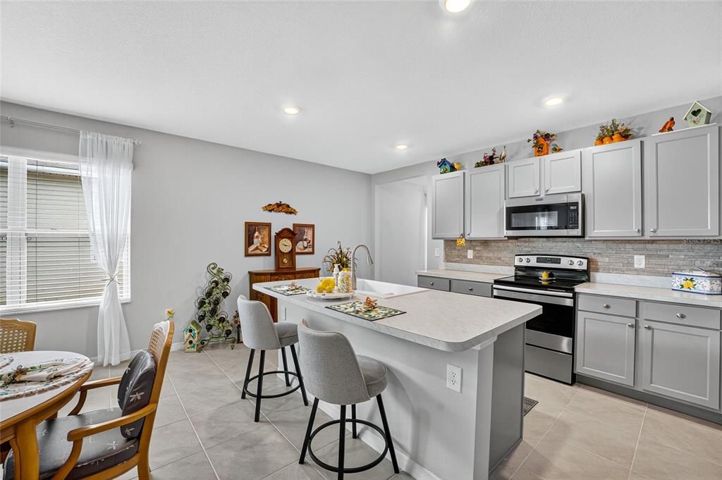 Activo con contrato: $315,000 (3 camas, 2 baños, 1606 Pies cuadrados)