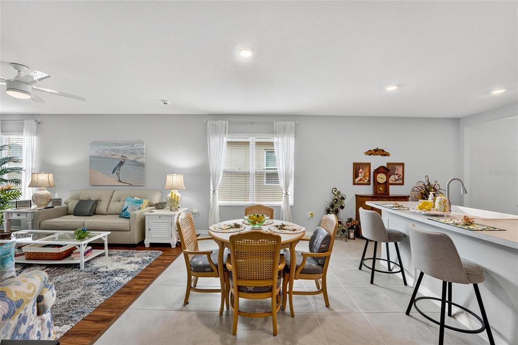 Activo con contrato: $315,000 (3 camas, 2 baños, 1606 Pies cuadrados)