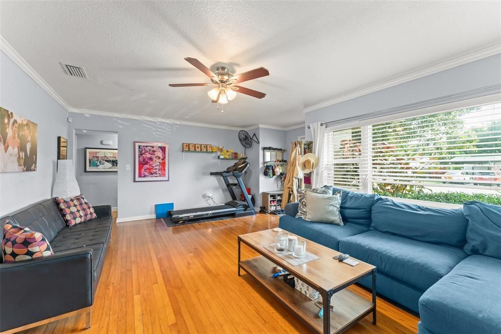 Active With Contract: $439,000 (3 beds, 2 baths, 1325 Square Feet)