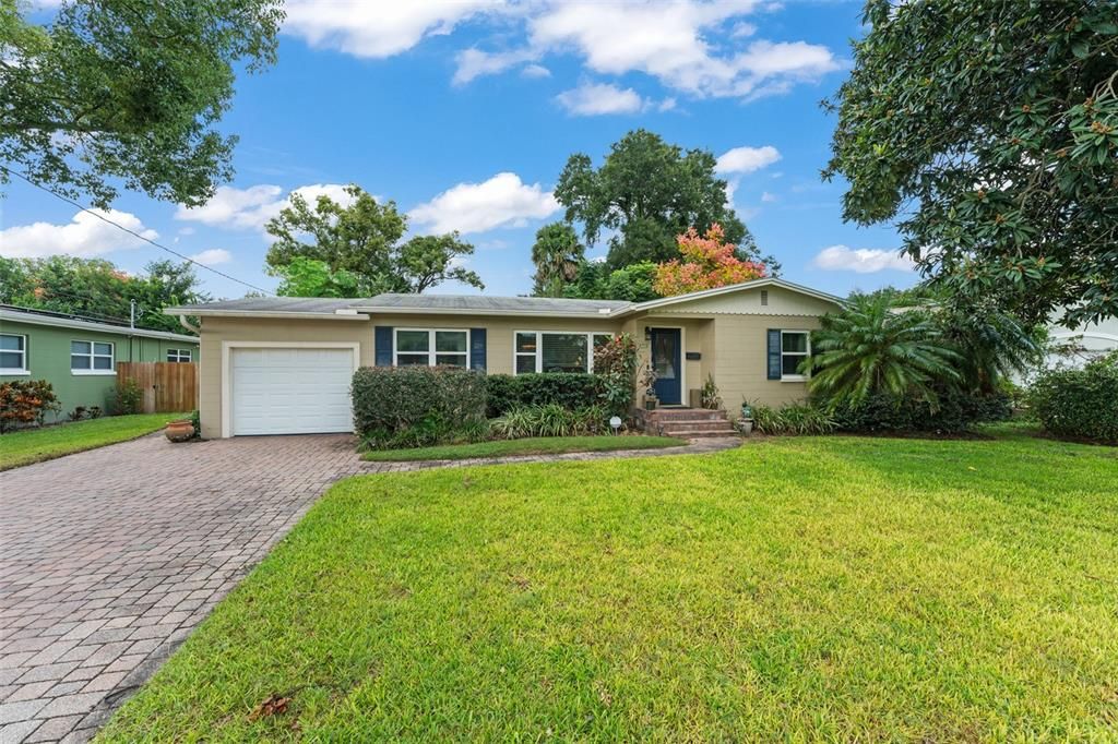 Active With Contract: $439,000 (3 beds, 2 baths, 1325 Square Feet)