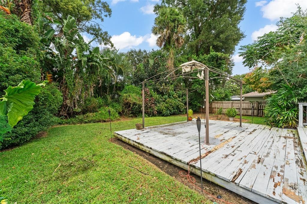 Active With Contract: $439,000 (3 beds, 2 baths, 1325 Square Feet)