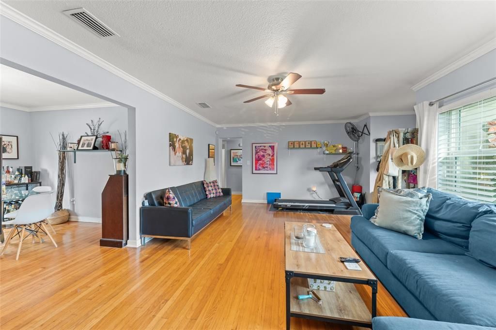 Active With Contract: $439,000 (3 beds, 2 baths, 1325 Square Feet)