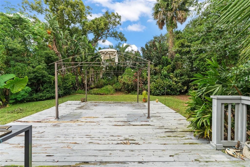 Active With Contract: $439,000 (3 beds, 2 baths, 1325 Square Feet)