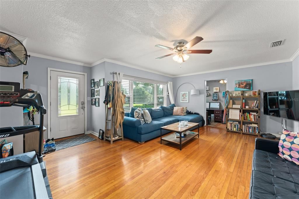 Active With Contract: $439,000 (3 beds, 2 baths, 1325 Square Feet)